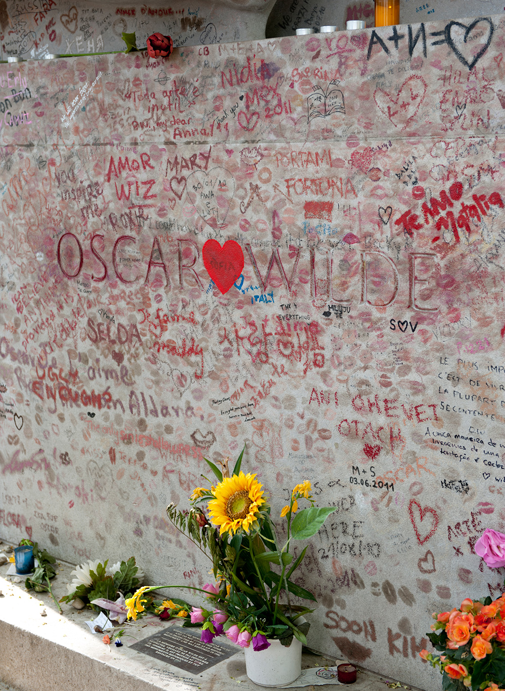 oscar wilde tomb paris